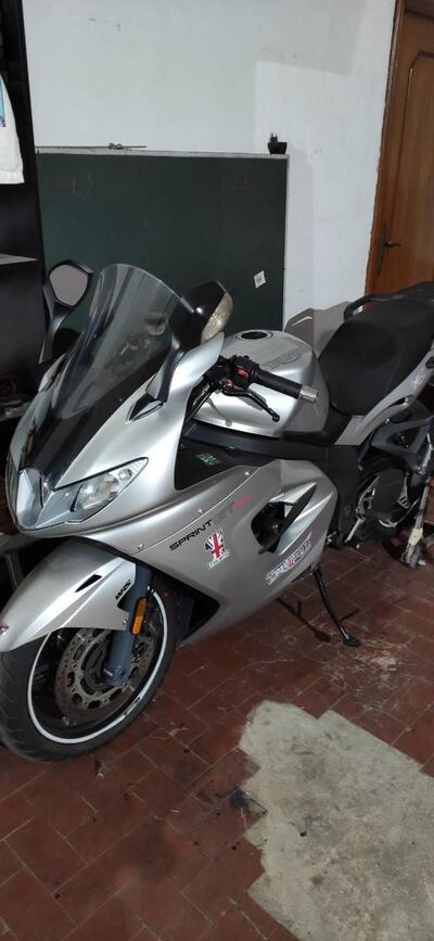 Triumph Sprint 1050 GT ABS (2010 - 2013) usata