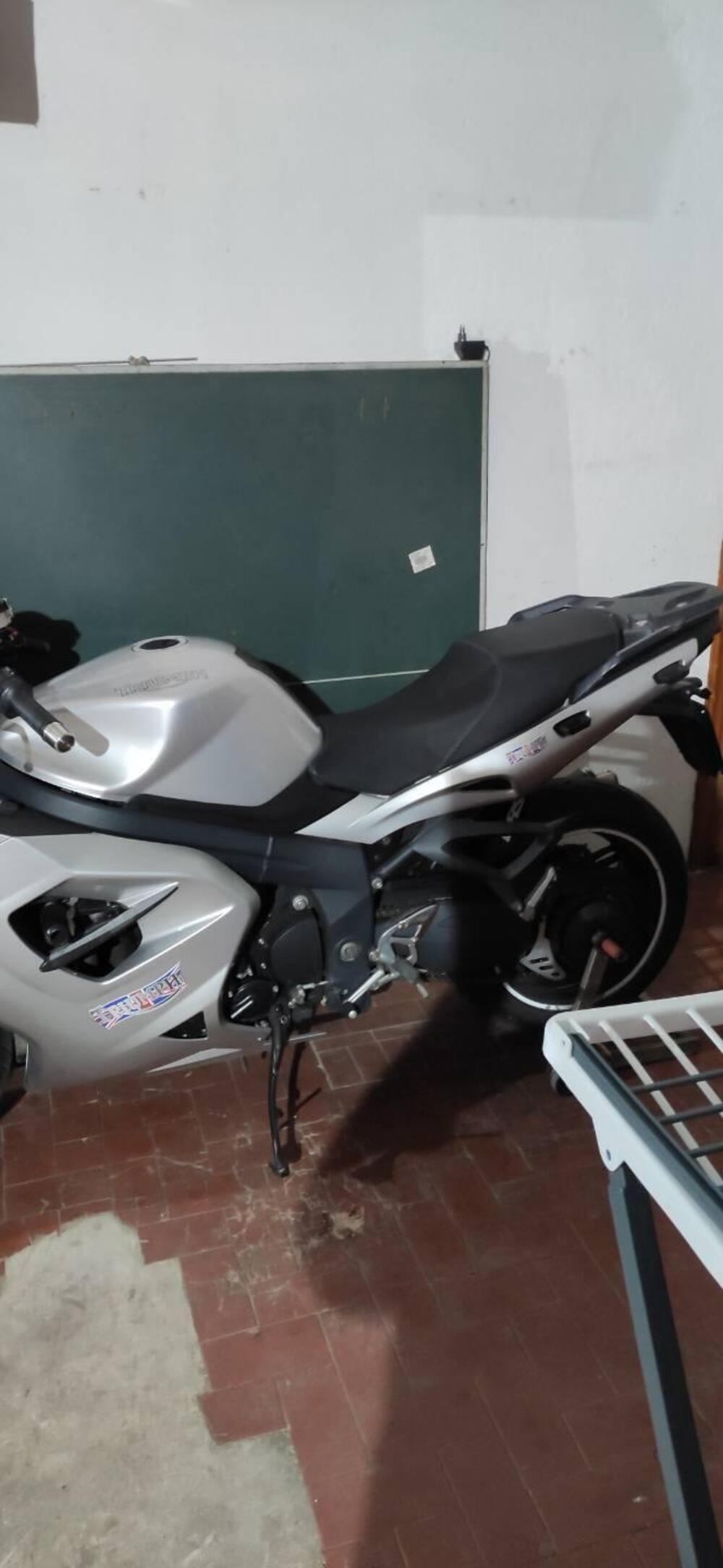 Triumph Sprint 1050 GT ABS (2010 - 2013) (2)