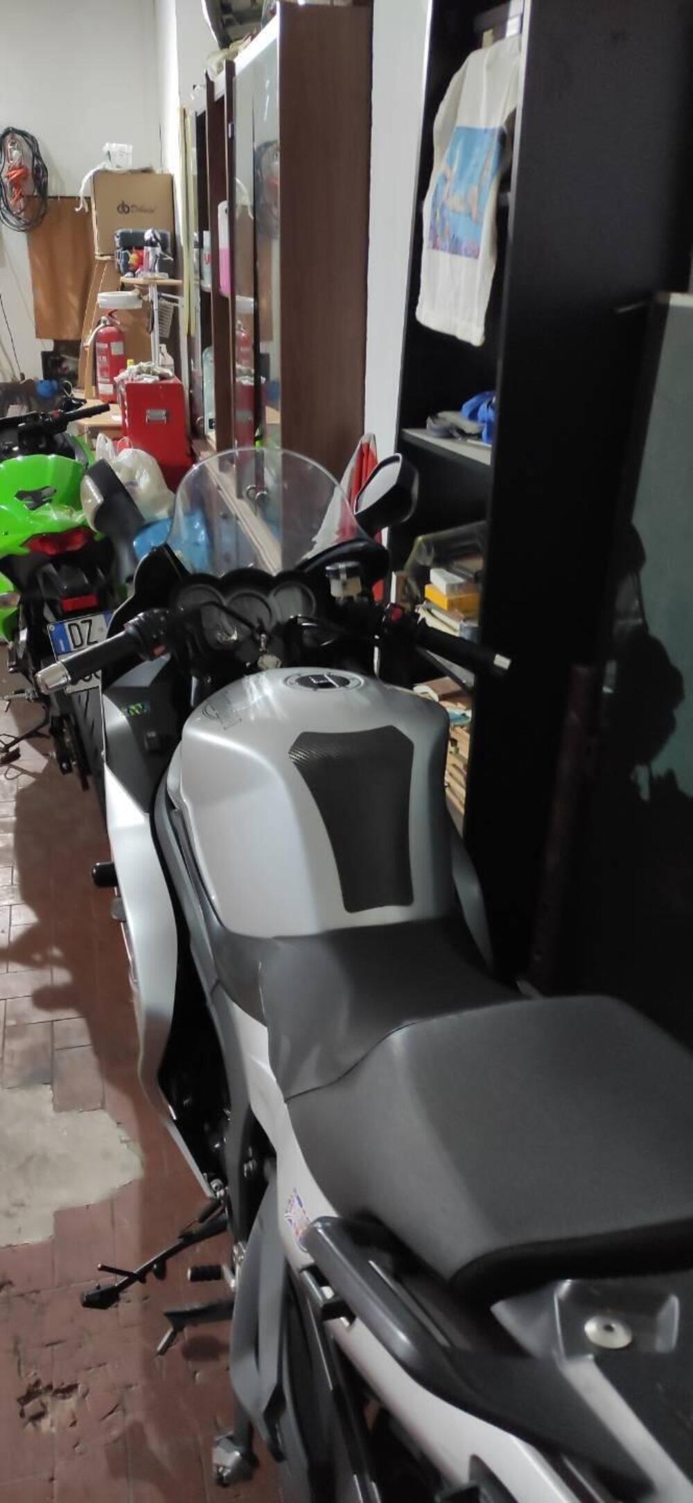 Triumph Sprint 1050 GT ABS (2010 - 2013) (3)