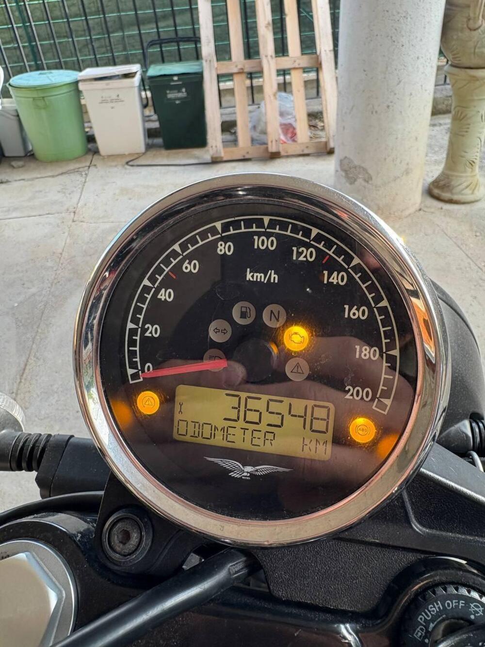 Moto Guzzi V7 III Stone Night Pack (2019 - 20) (4)