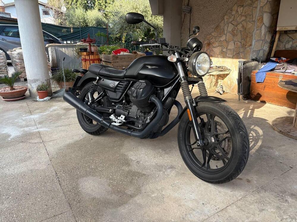 Moto Guzzi V7 III Stone Night Pack (2019 - 20) (9)