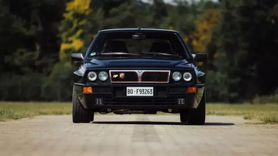 All&#039;asta l&#039;unica Lancia Delta HF Integrale nera di Vasco Rossi: la Martini 5 che non doveva esistere