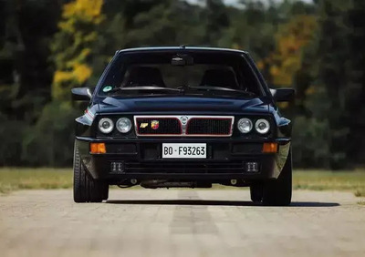 All'asta l'unica Lancia Delta HF Integrale nera di Vasco Rossi: la Martini 5 che non doveva esistere