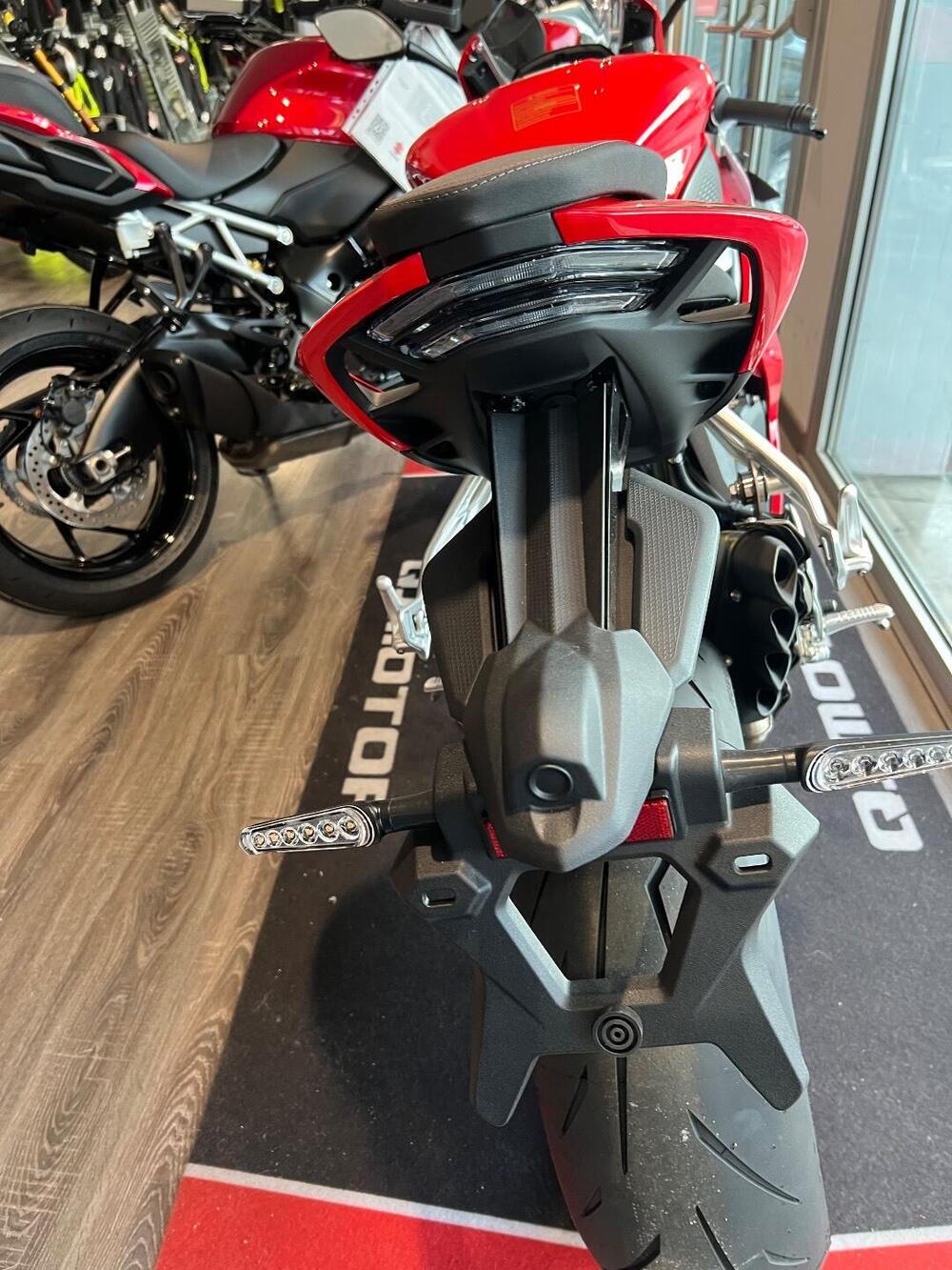 QJ Motor SRK 921 RR (2025) (5)