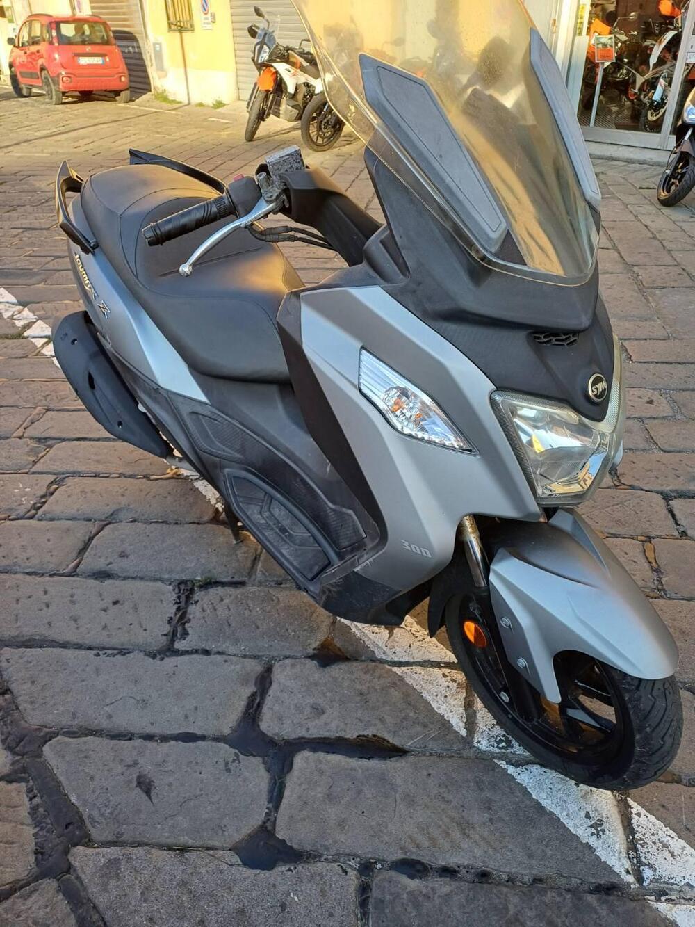 Sym Joymax 300 Z ABS (2018 - 20) (3)