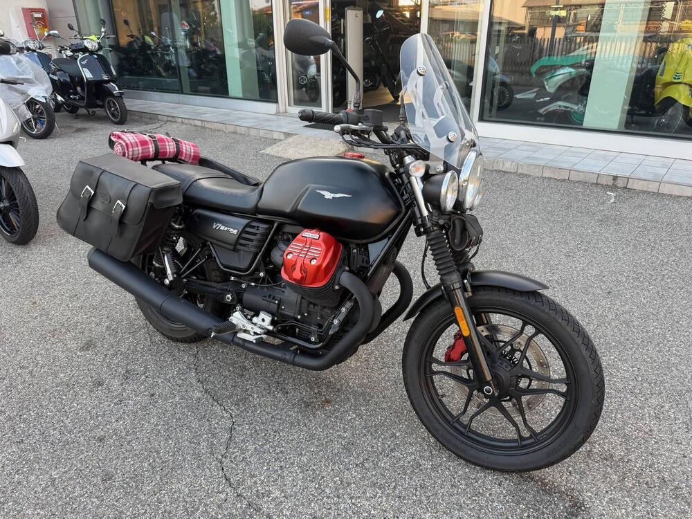 Moto Guzzi V7 III Stone (2017 - 20)