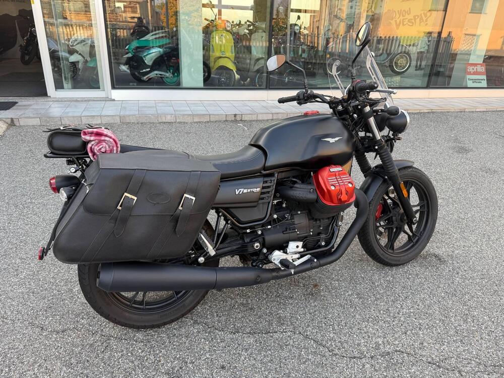 Moto Guzzi V7 III Stone (2017 - 20) (3)