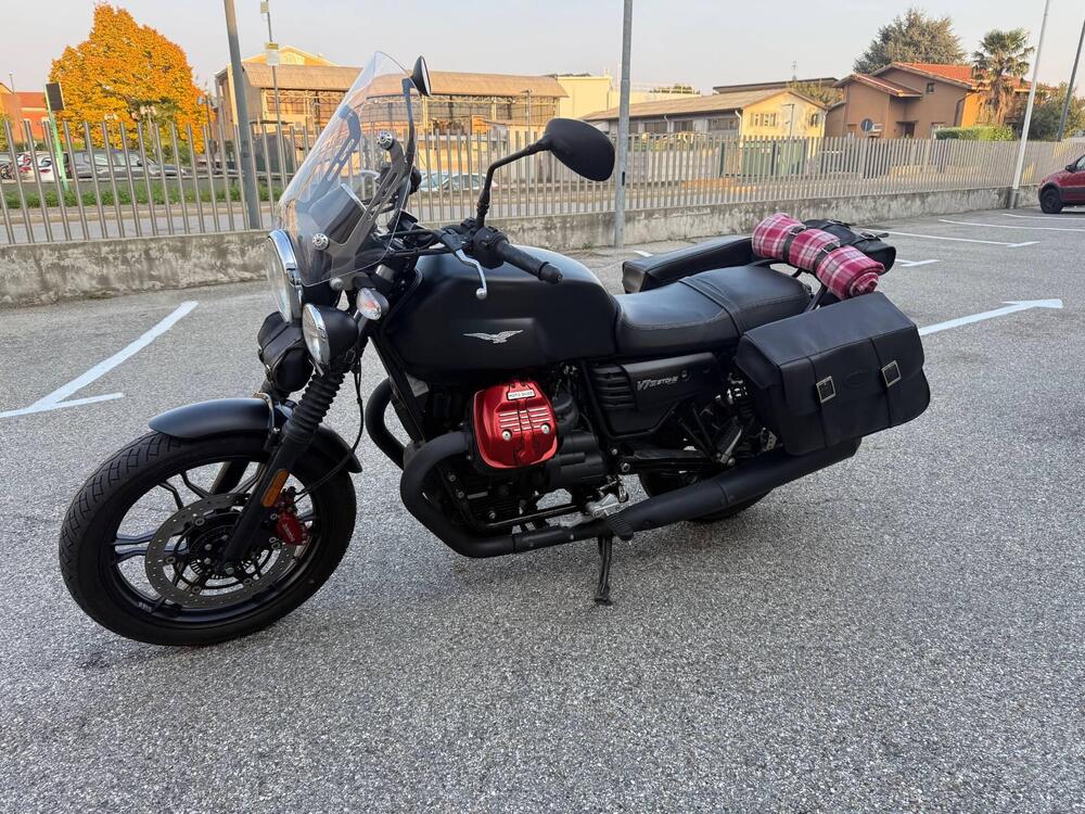 Moto Guzzi V7 III Stone (2017 - 20) (4)