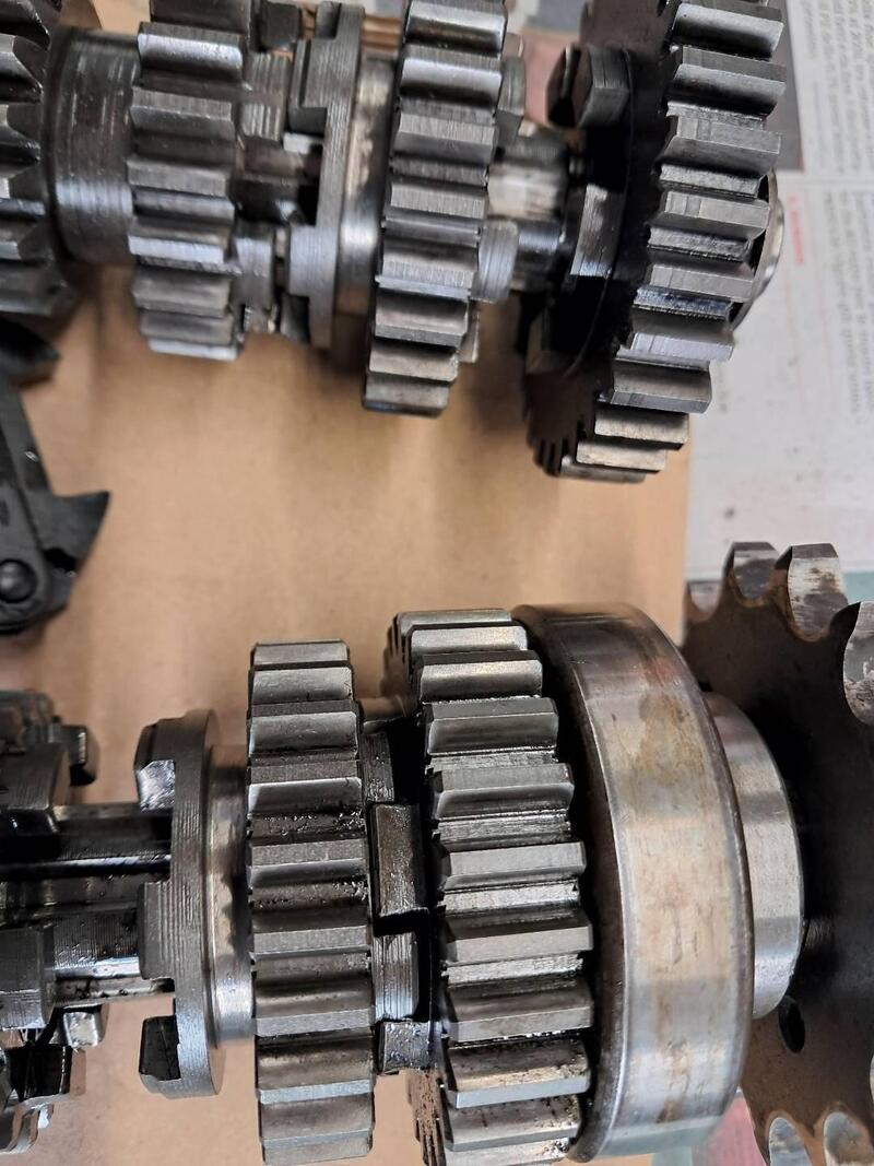 ALBERO PRIMARIO E SECONDARIO CON INGRANAGGI NUOVO Moto Guzzi (2)