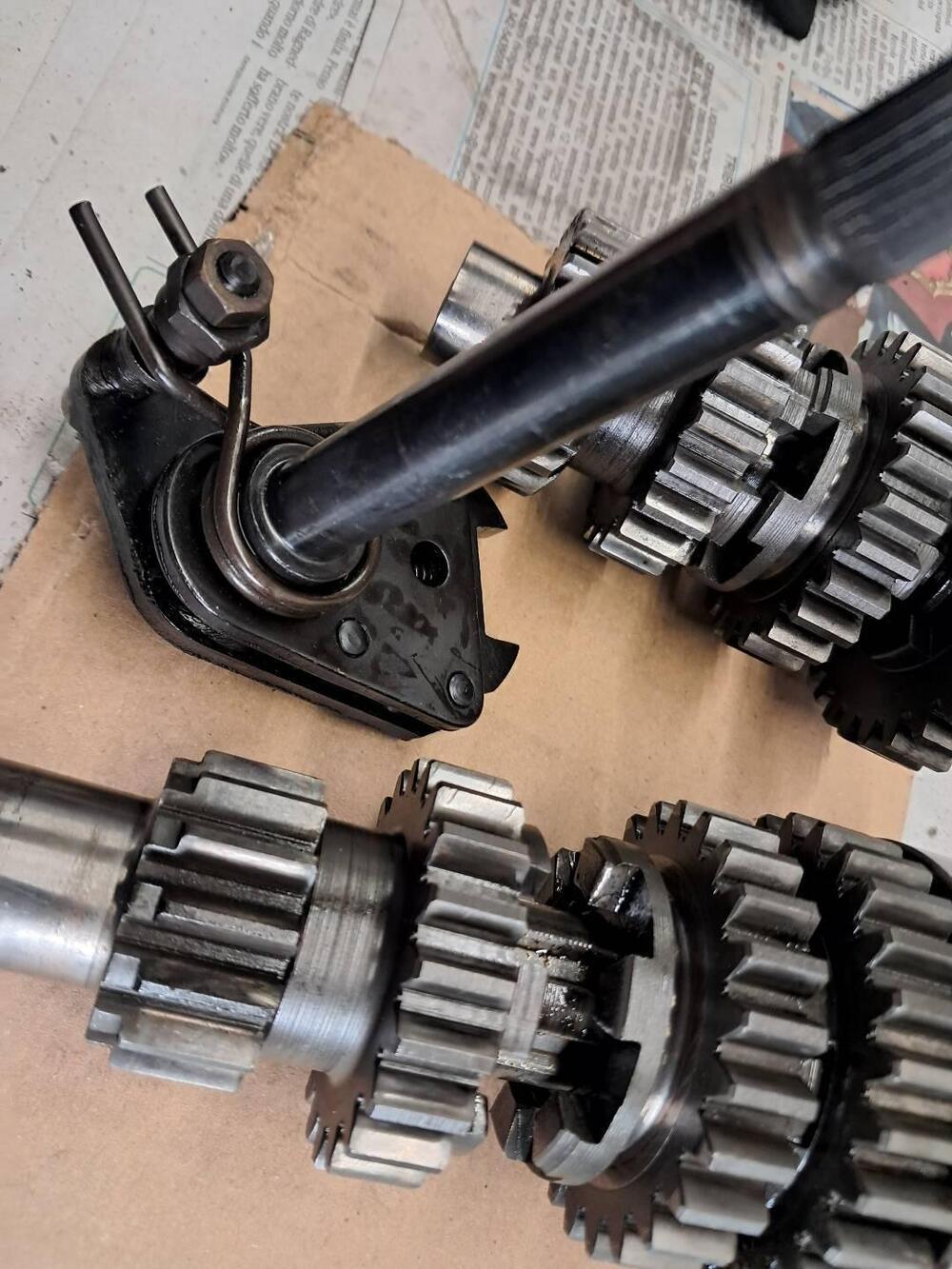 ALBERO PRIMARIO E SECONDARIO CON INGRANAGGI NUOVO Moto Guzzi (3)