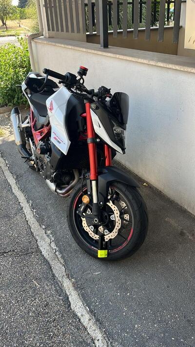 Honda CB 750 Hornet (2023 - 24) usata