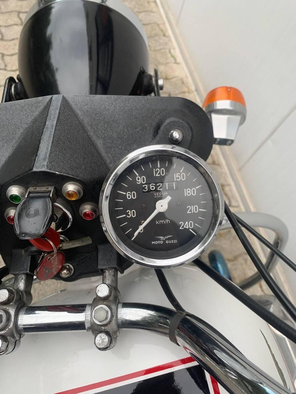Moto Guzzi V7 Special (8)