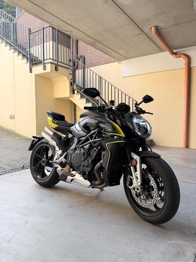 MV Agusta Brutale 1000 RS (2022 - 25) usata