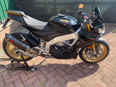 Aprilia Tuono V4 Factory (2021 - 24) usata