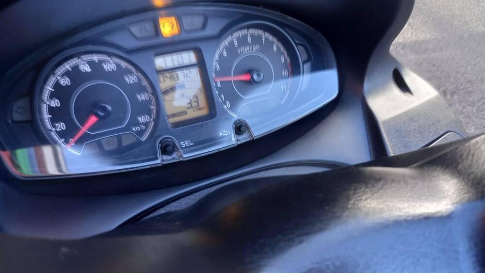 Suzuki Burgman UH 200 ABS (2014 - 16) (4)