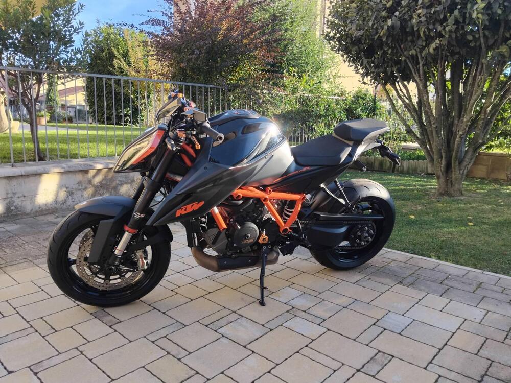 KTM 1290 Super Duke R (2021) (3)