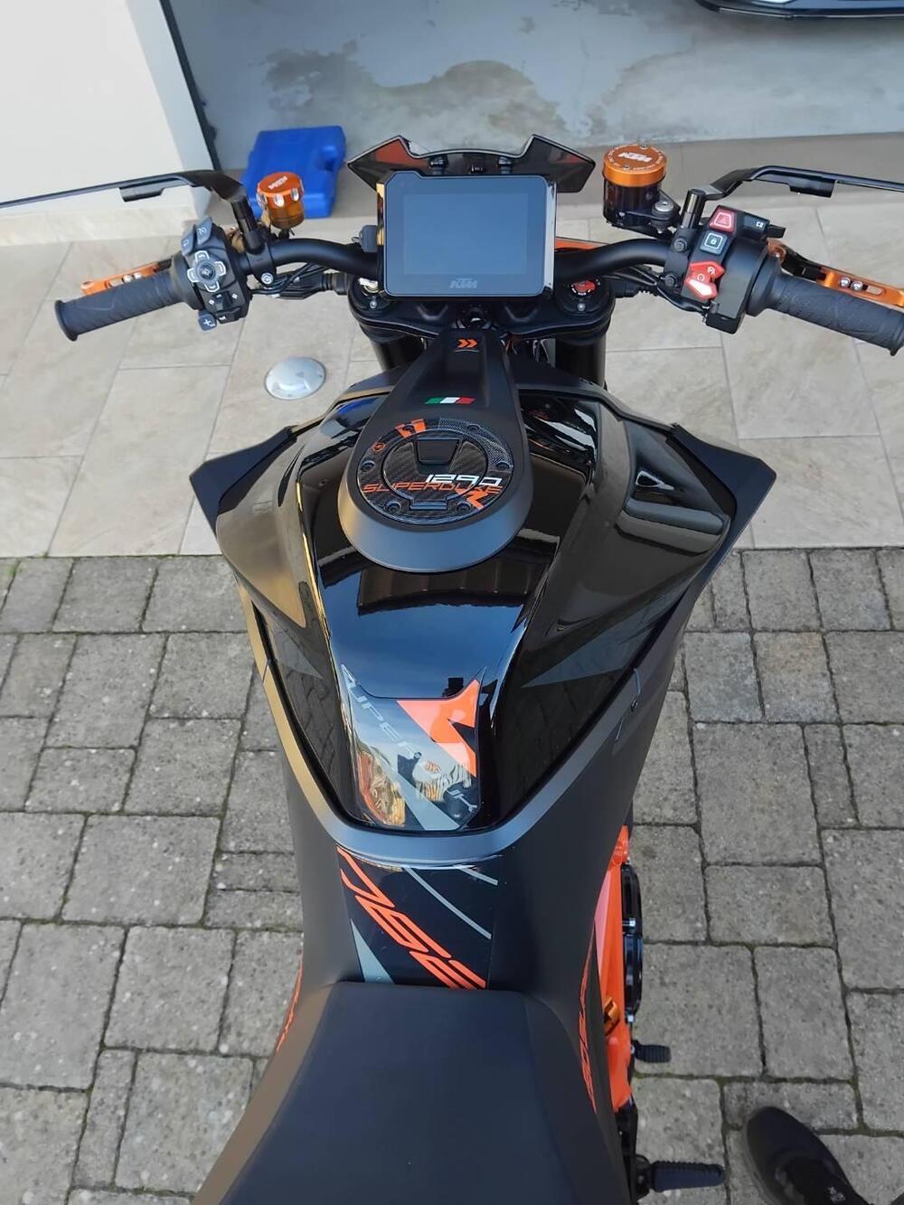 KTM 1290 Super Duke R (2021) (9)