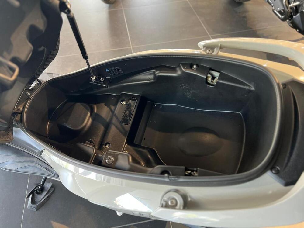 Kymco Agility 300i R16 ABS (2020) (11)