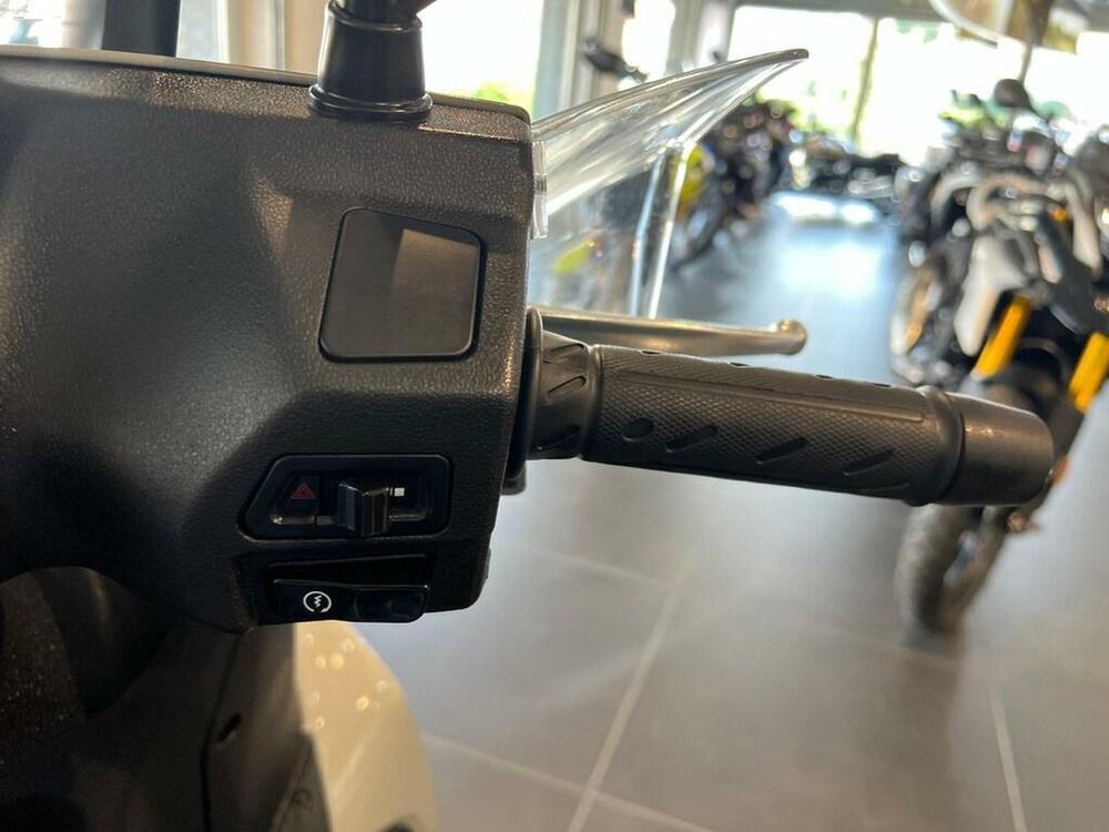 Kymco Agility 300i R16 ABS (2020) (10)