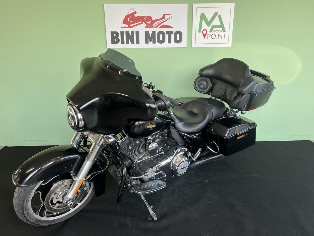 Harley-Davidson 1690 Street Glide (2011 - 13) - FLHX (4)