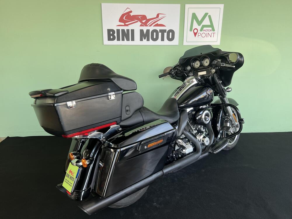 Harley-Davidson 1690 Street Glide (2011 - 13) - FLHX (8)