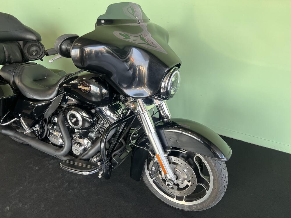 Harley-Davidson 1690 Street Glide (2011 - 13) - FLHX (12)