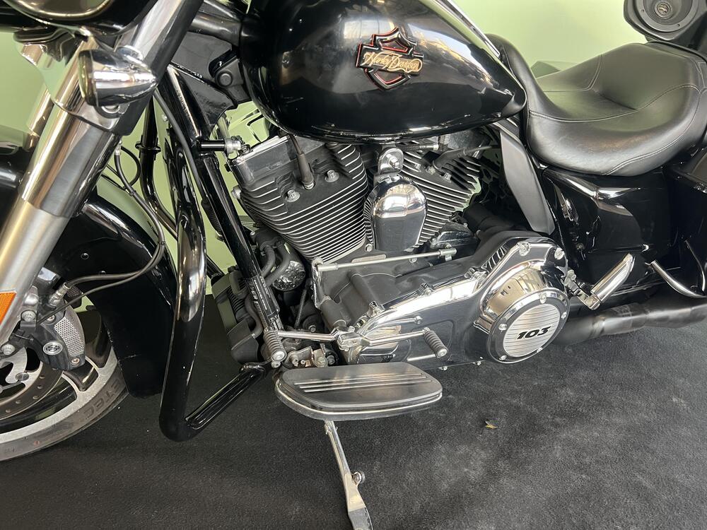 Harley-Davidson 1690 Street Glide (2011 - 13) - FLHX (14)