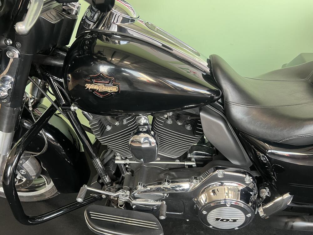 Harley-Davidson 1690 Street Glide (2011 - 13) - FLHX (15)