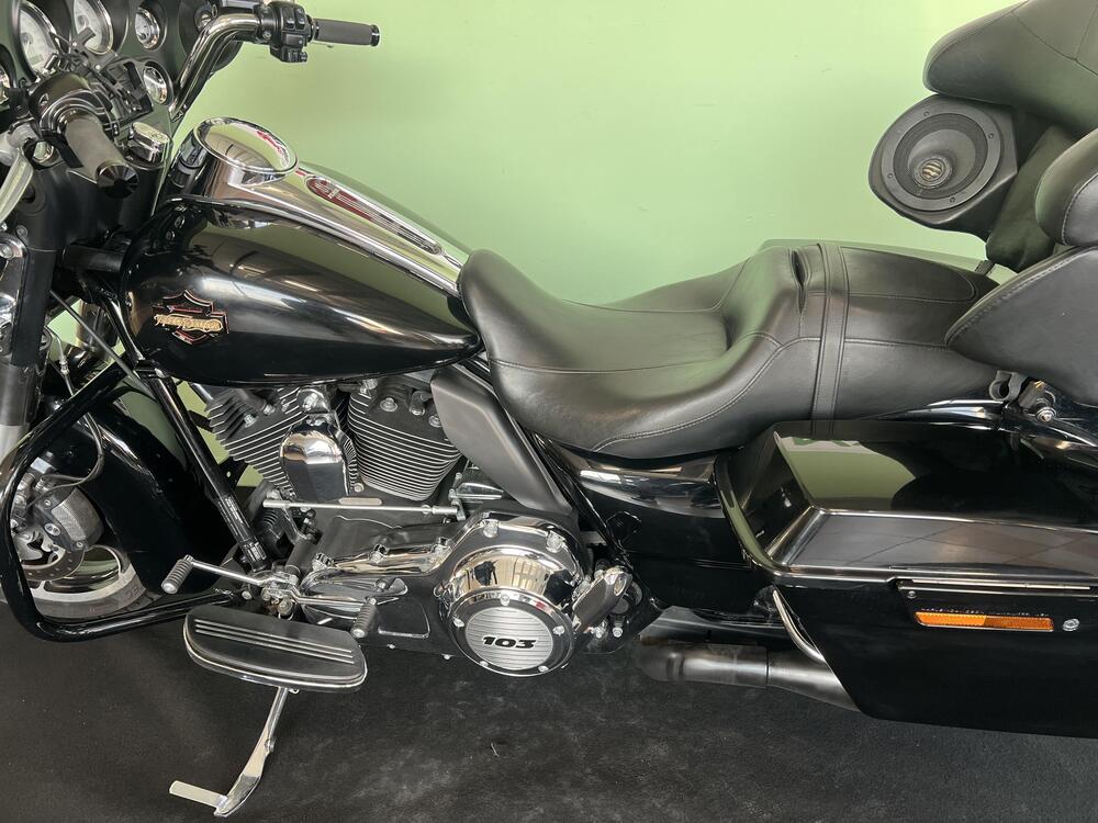 Harley-Davidson 1690 Street Glide (2011 - 13) - FLHX (16)