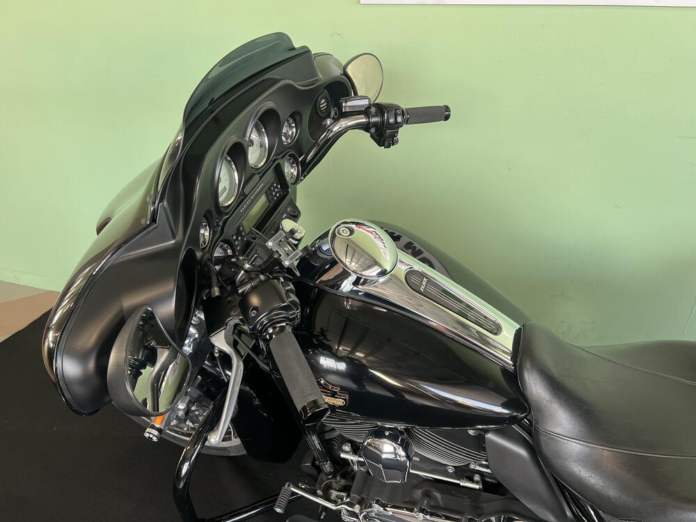 Harley-Davidson 1690 Street Glide (2011 - 13) - FLHX (19)