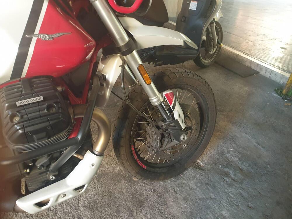 Moto Guzzi V85 TT Evocative Graphics (2021 - 23) (8)