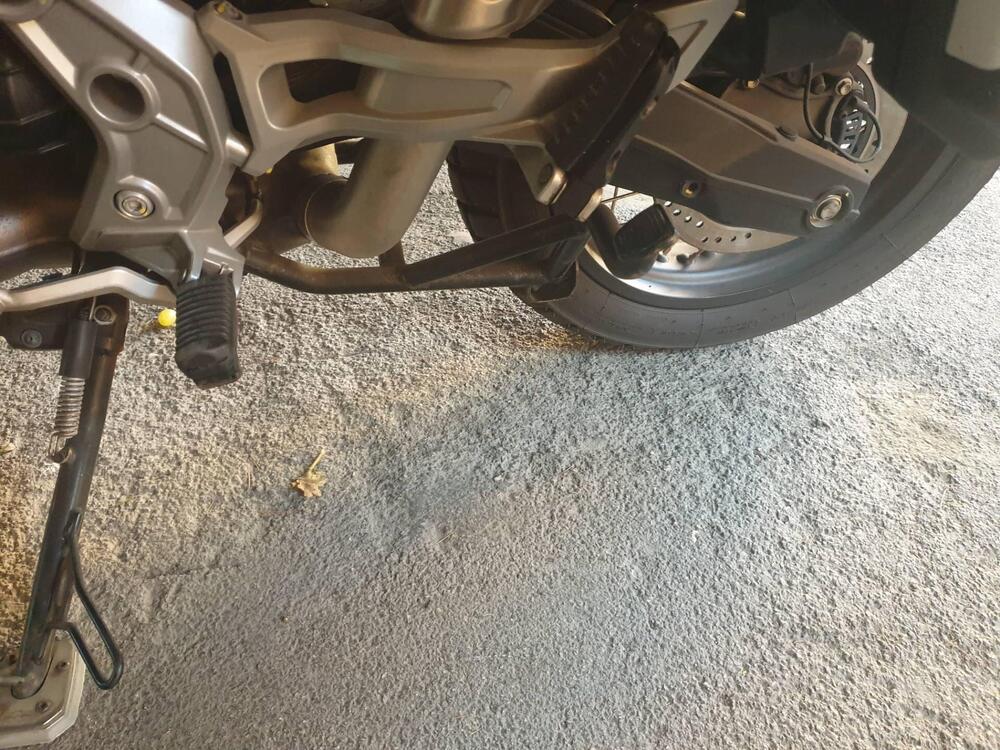 Moto Guzzi V85 TT Evocative Graphics (2021 - 23) (12)