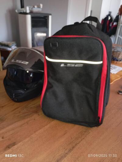 N. 2 Caschi moto modello FF 901 ADVANT X SOLID LS2