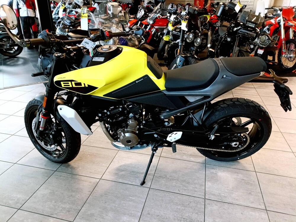 Husqvarna Svartpilen 801 L (2025 - 26) (2)