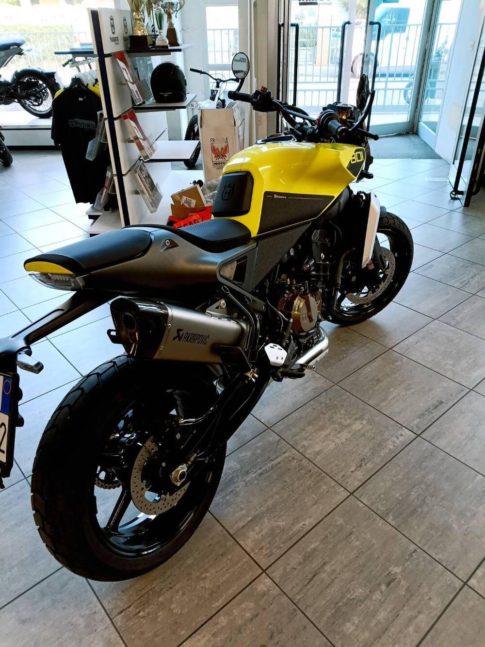 Husqvarna Svartpilen 801 L (2025 - 26) (4)