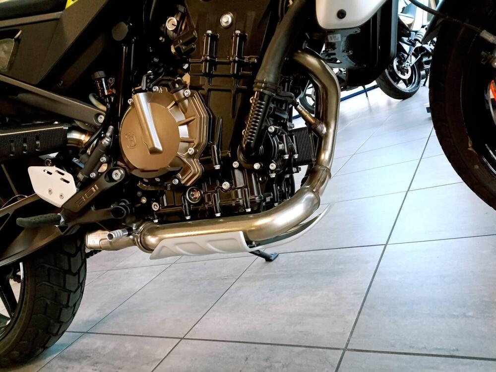 Husqvarna Svartpilen 801 L (2025 - 26) (9)