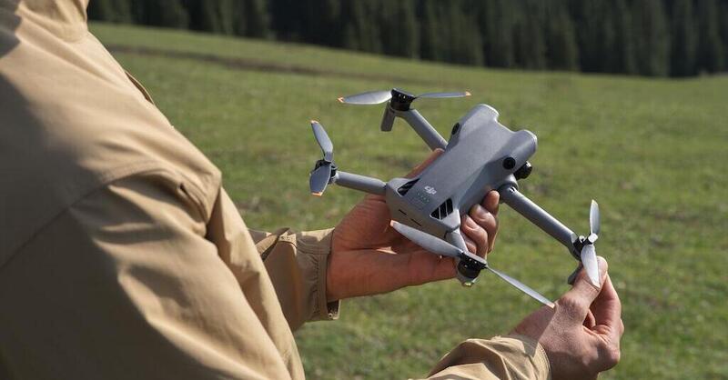 DJI Mini 5 Pro: compagno &quot;di volo&quot;, anche in moto!