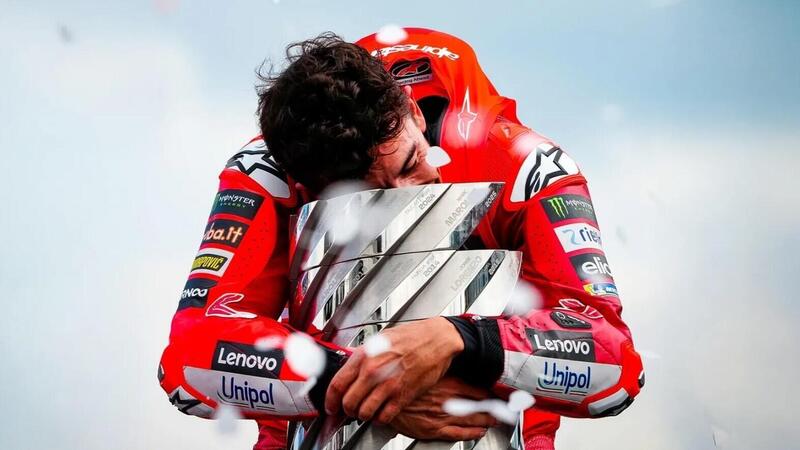 Carlos Sainz Jr. incorona Marc Marquez l&#039;Ayrton Senna della MotoGP