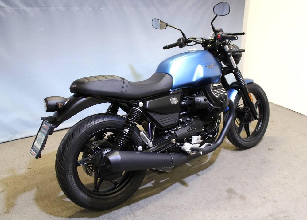 Moto Guzzi V7 Stone (2025 - 26) (2)