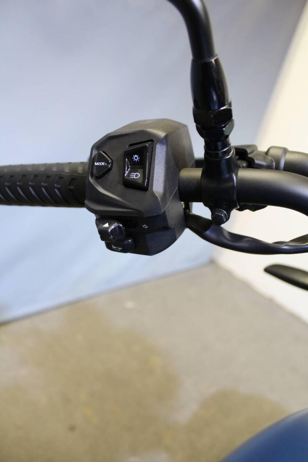 Moto Guzzi V7 Stone (2025 - 26) (8)