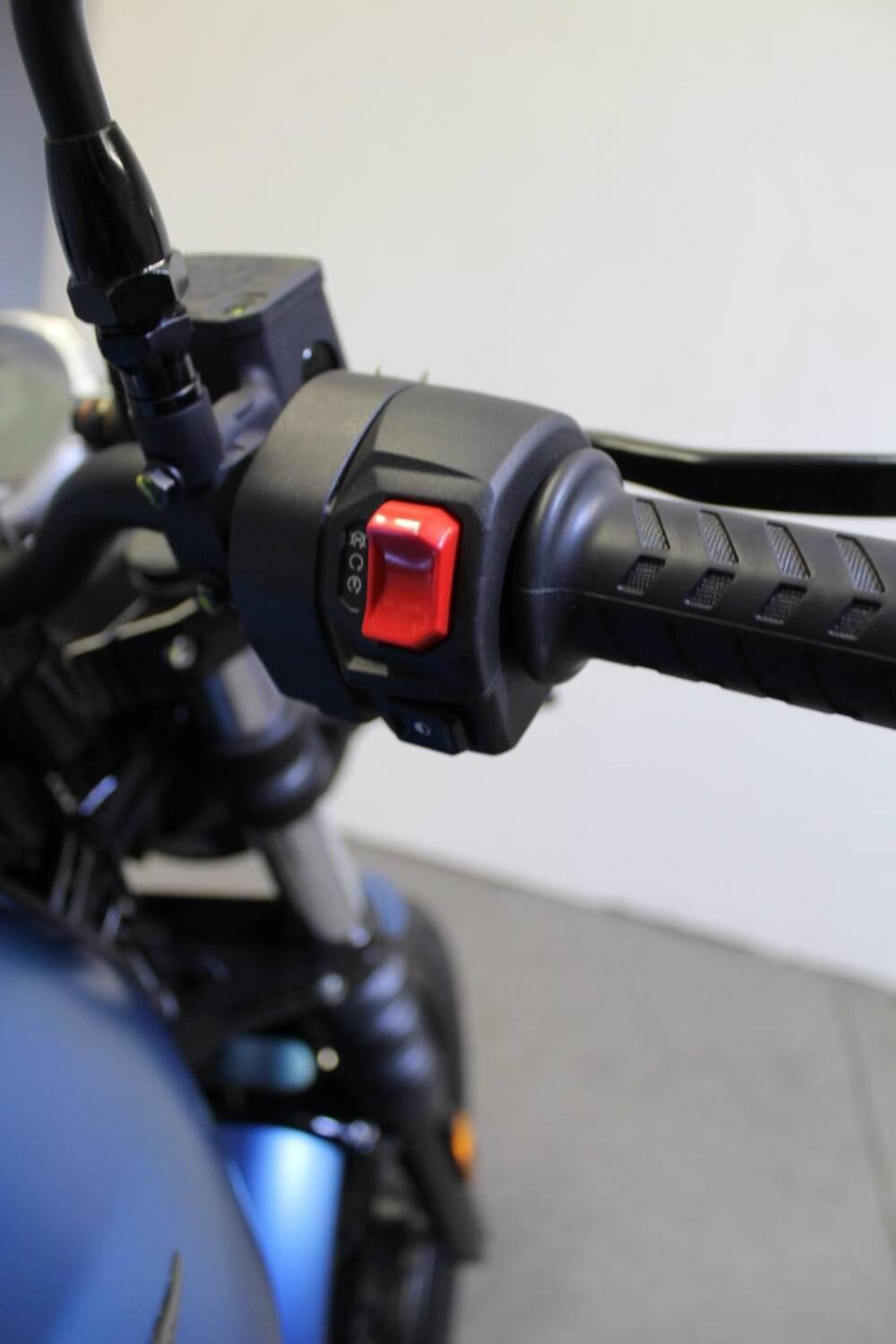 Moto Guzzi V7 Stone (2025 - 26) (9)