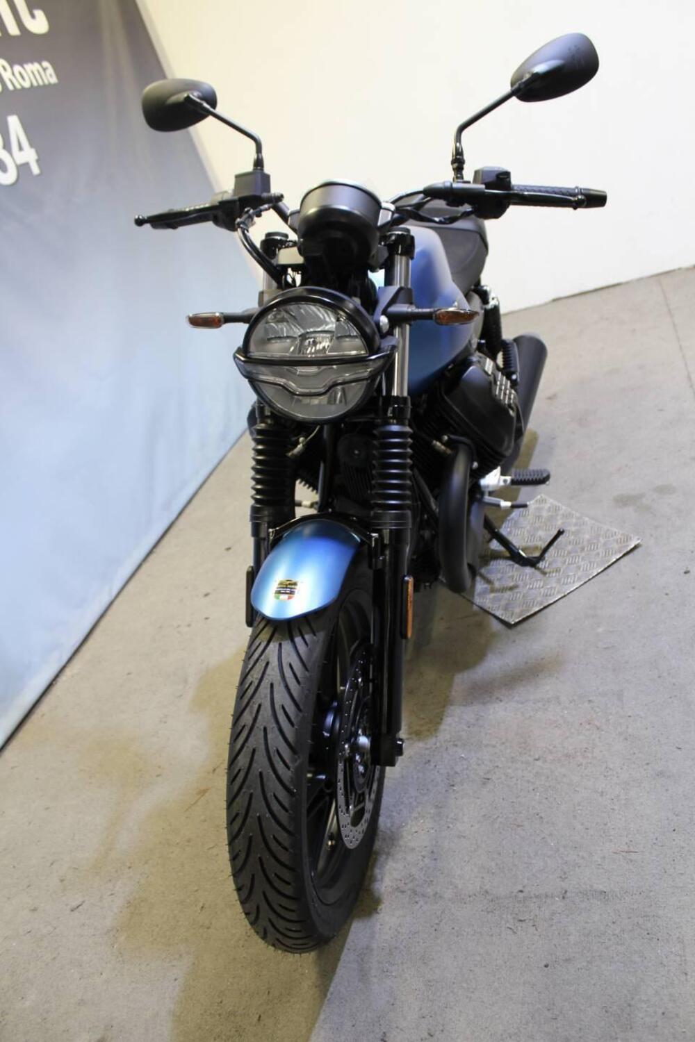 Moto Guzzi V7 Stone (2025 - 26) (13)