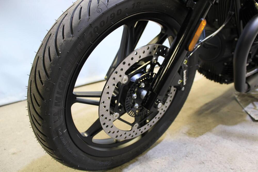 Moto Guzzi V7 Stone (2025 - 26) (14)