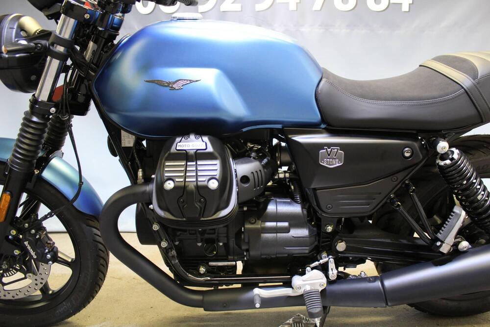 Moto Guzzi V7 Stone (2025 - 26) (16)
