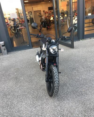 Ducati Scrambler 800 Icon Dark (2021 - 22) usata