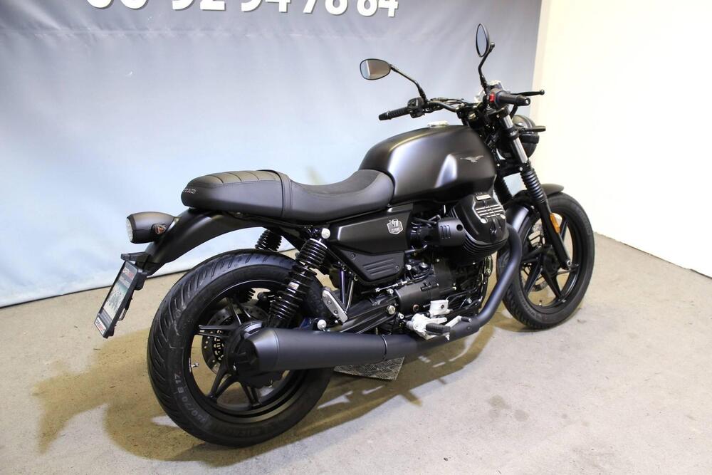 Moto Guzzi V7 Stone (2025 - 26) (3)