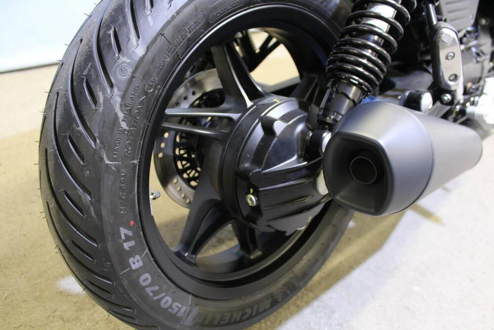 Moto Guzzi V7 Stone (2025 - 26) (5)