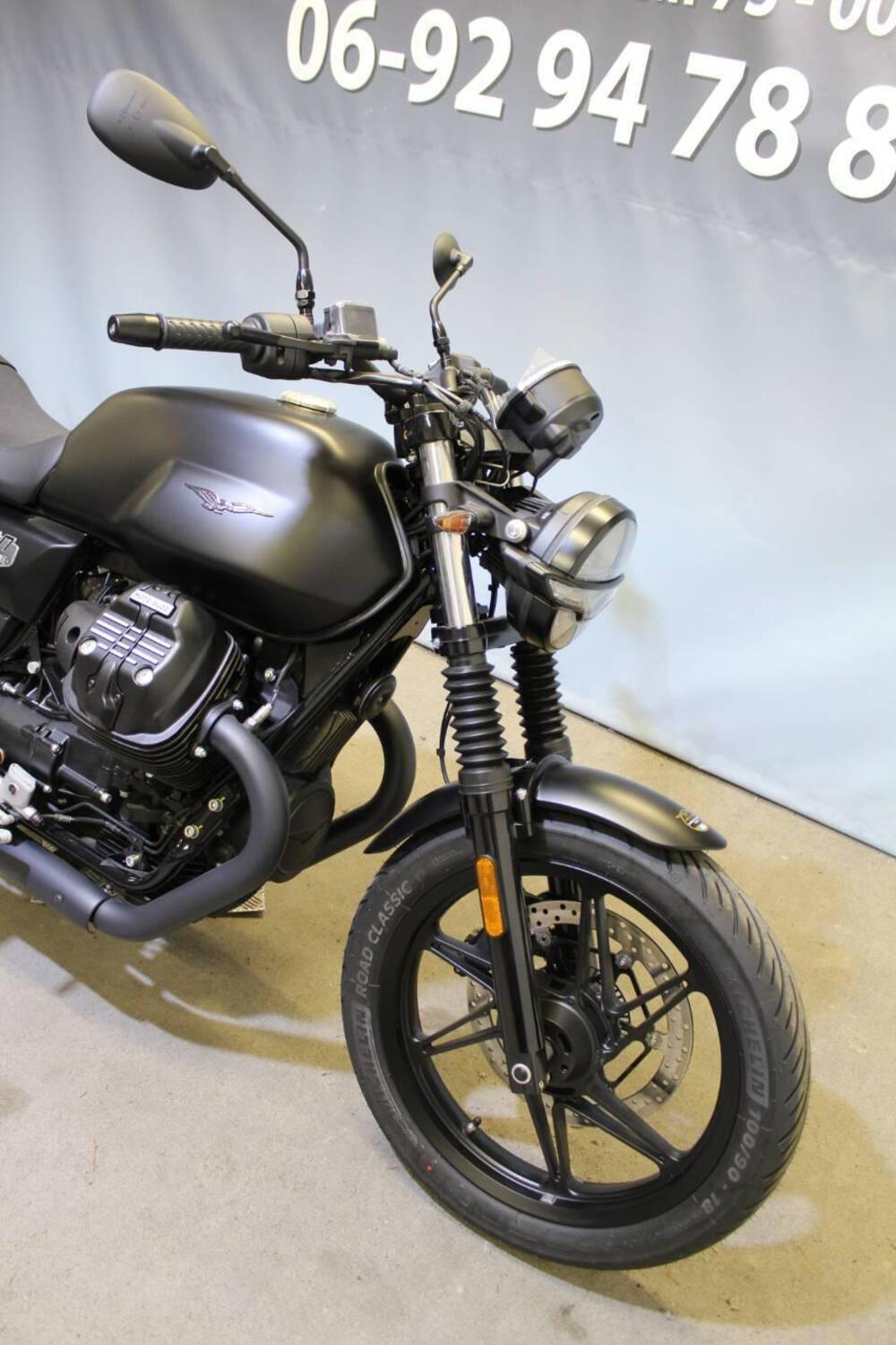 Moto Guzzi V7 Stone (2025 - 26) (7)
