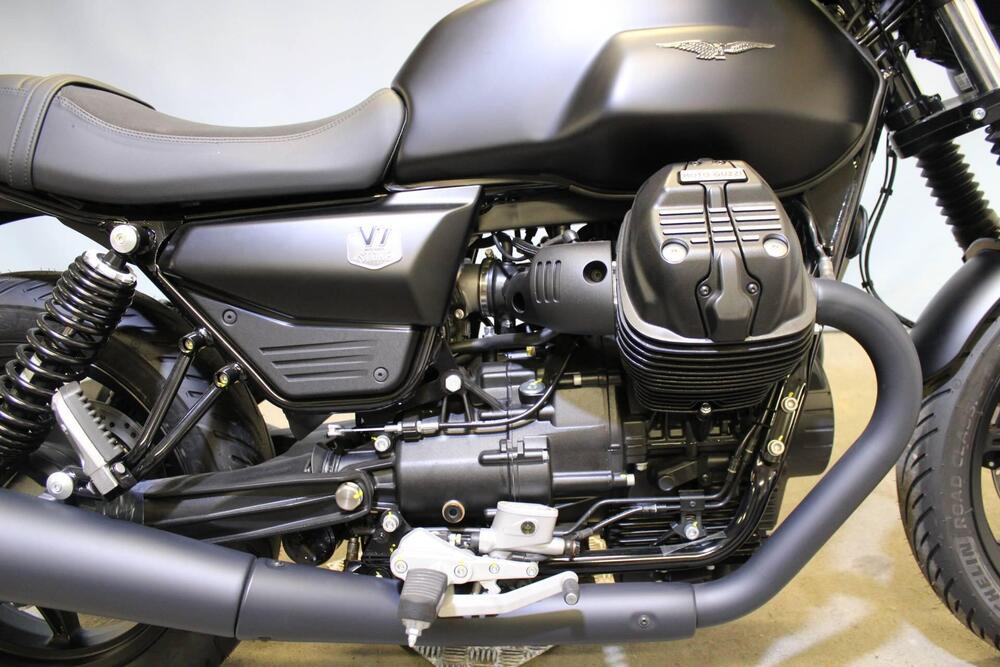 Moto Guzzi V7 Stone (2025 - 26) (8)