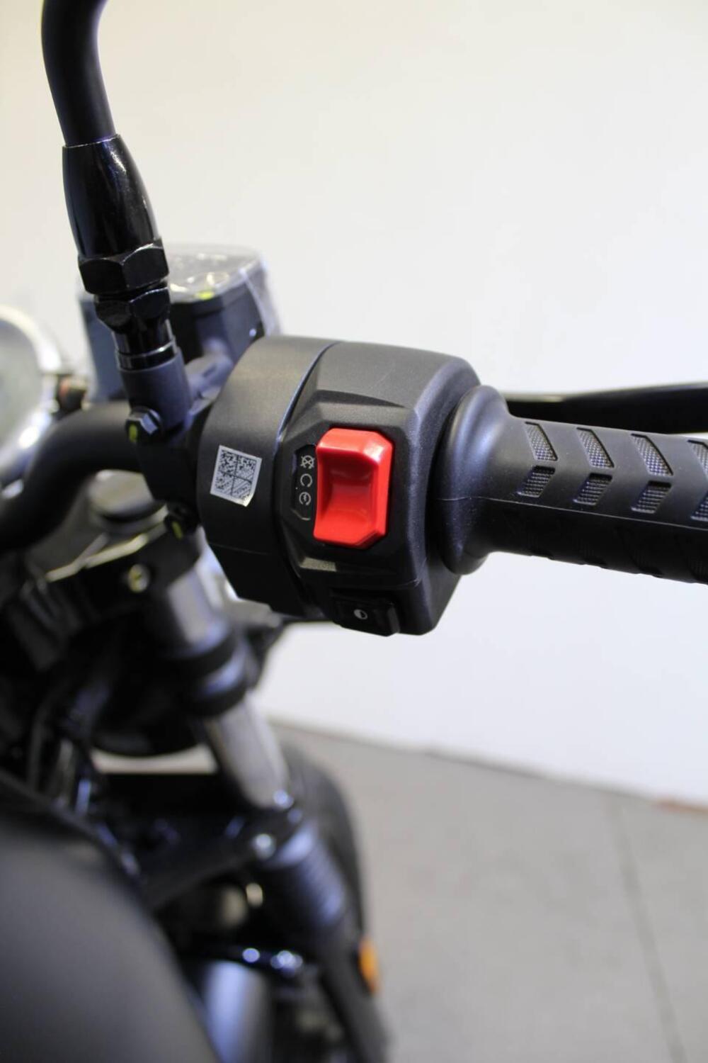 Moto Guzzi V7 Stone (2025 - 26) (10)